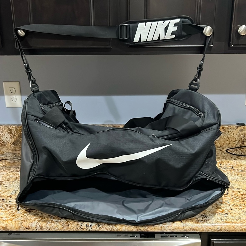 Large Nike duffle bag brand new never used